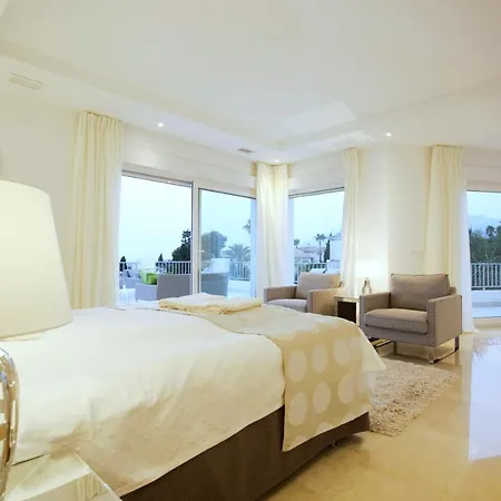 Villa Exquisite Near - Heated Pool