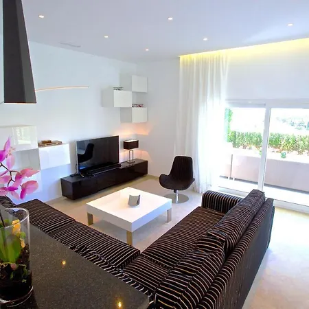 Exquisite Near - Heated Pool Villa *