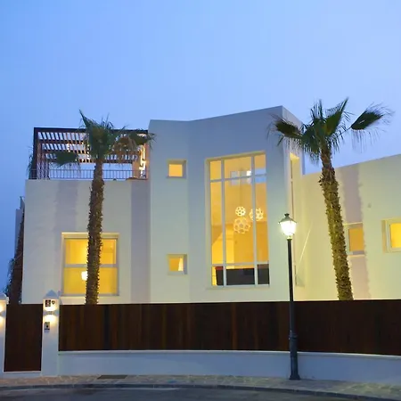 Exquisite Near - Heated Pool Villa